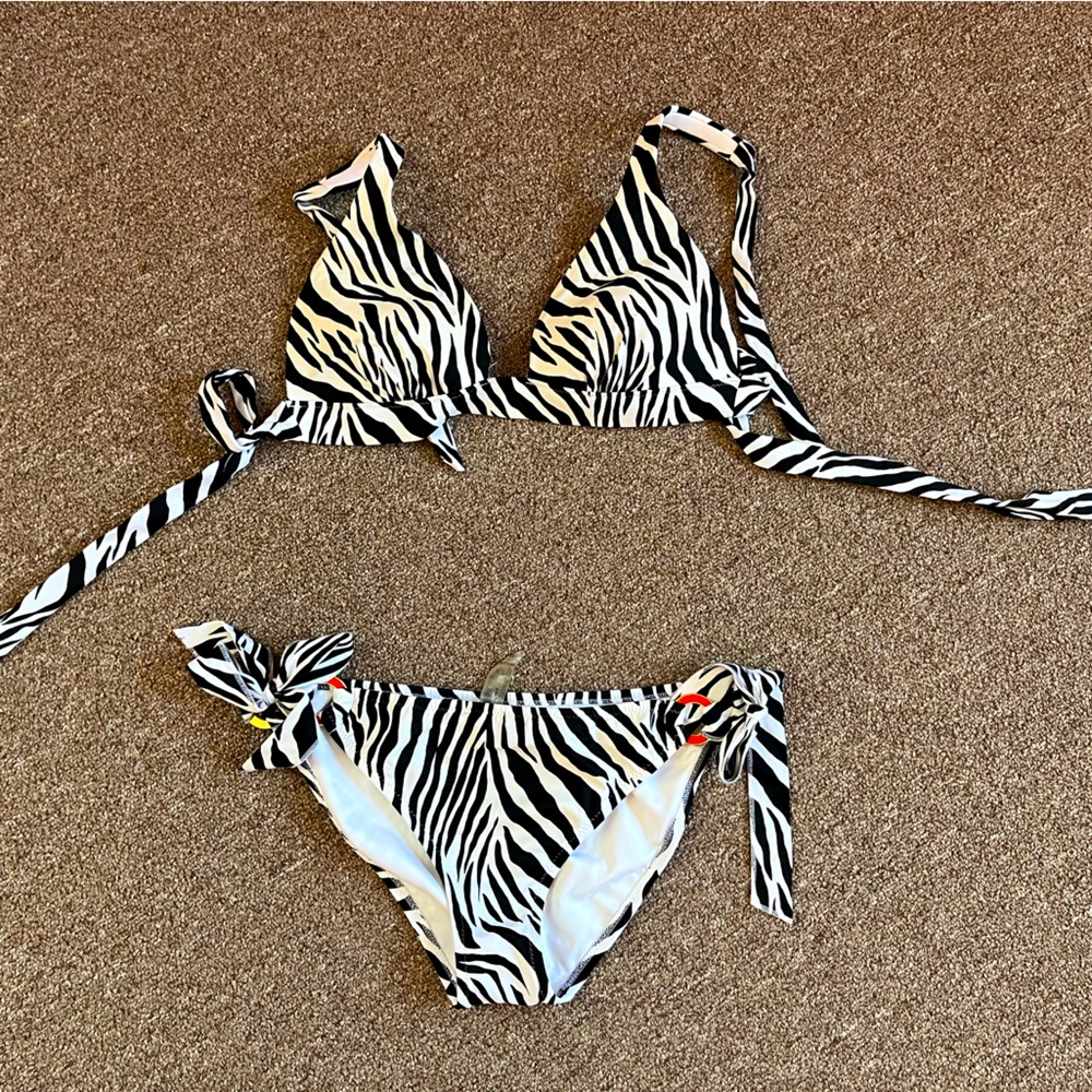 Victoria Secret Bikini “Medium”
